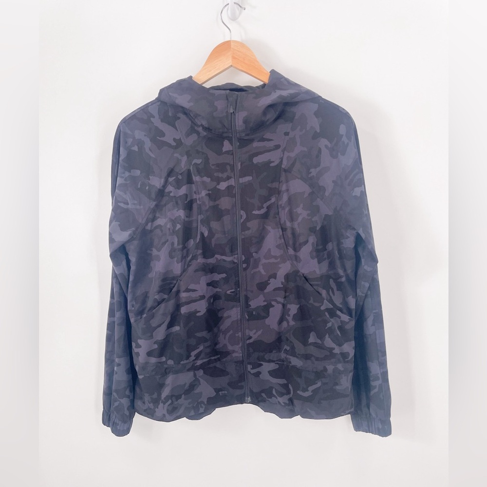 Lululemon Pack it Up Jacket in Camo